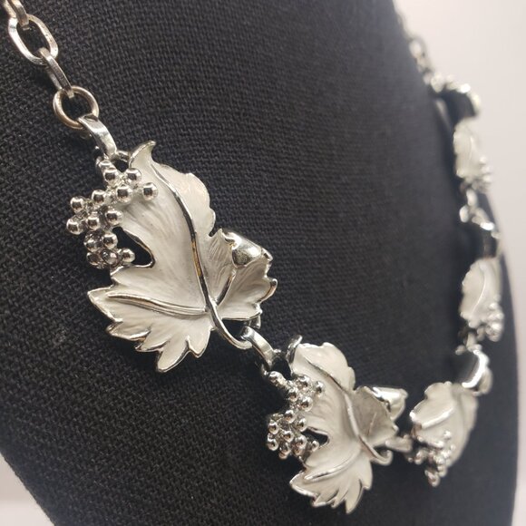 Vintage Sarah Coventry Whispering Leaves White Enamel Necklace - Picture 6 of 12